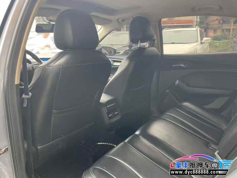 21年荣威i5轿车抵押车出售