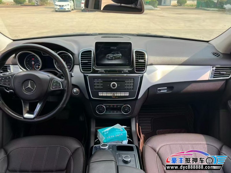 16年奔驰GLE轿车抵押车出售