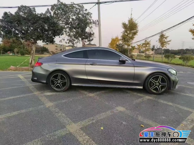 19年奔驰C轿车抵押车出售