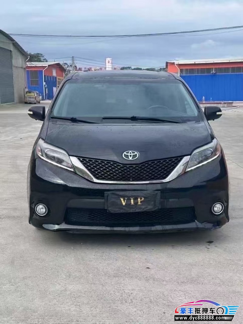 17年丰田塞纳轿车抵押车出售