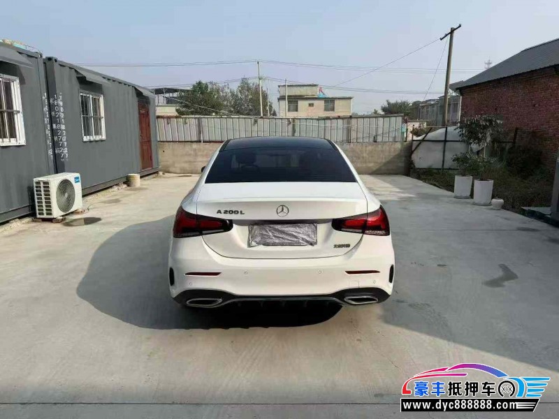 22年奔驰A轿车抵押车出售