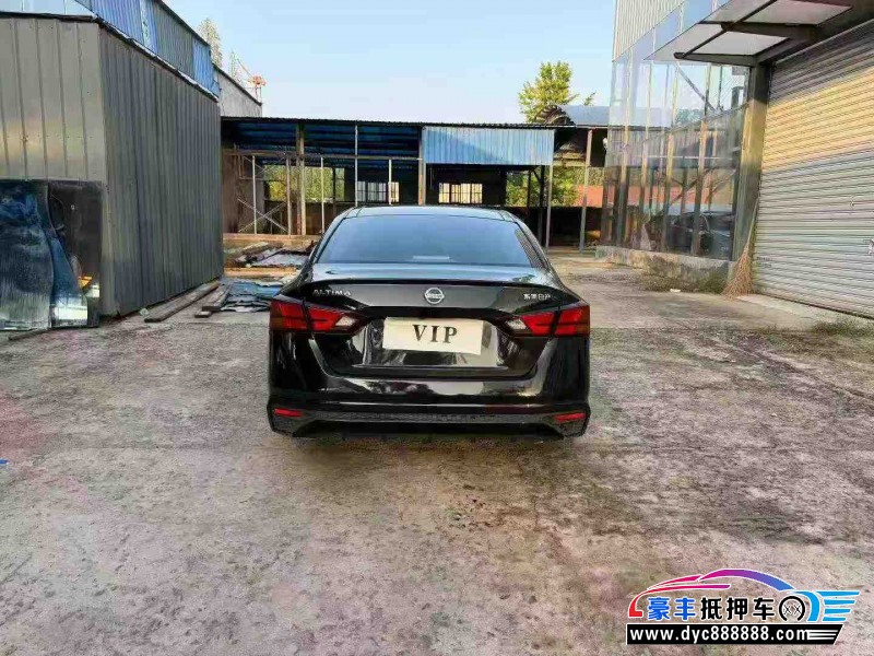 22年日产天籁轿车抵押车出售