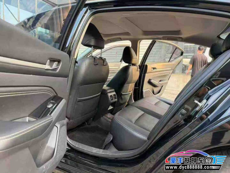 22年日产天籁轿车抵押车出售