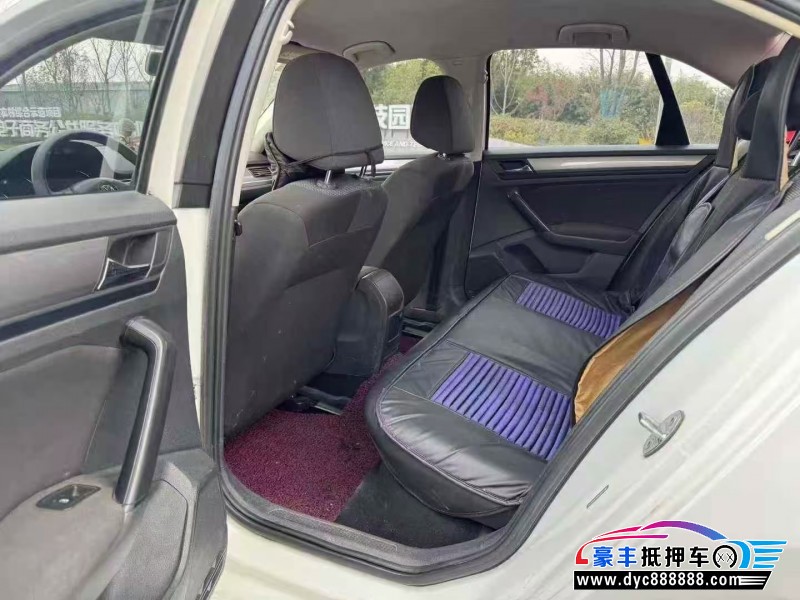 17年大众宝来轿车抵押车出售