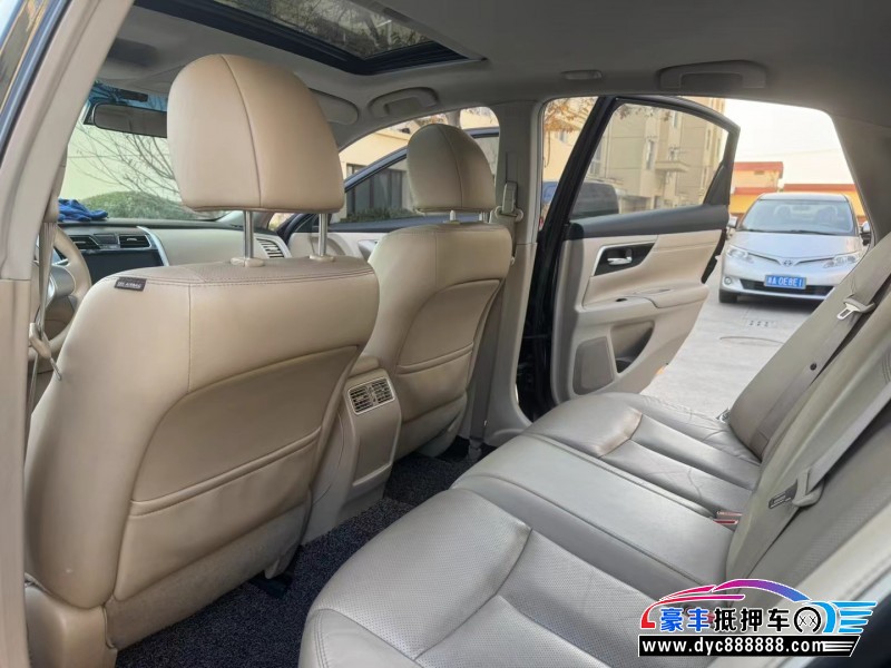 18年日产天籁轿车抵押车出售