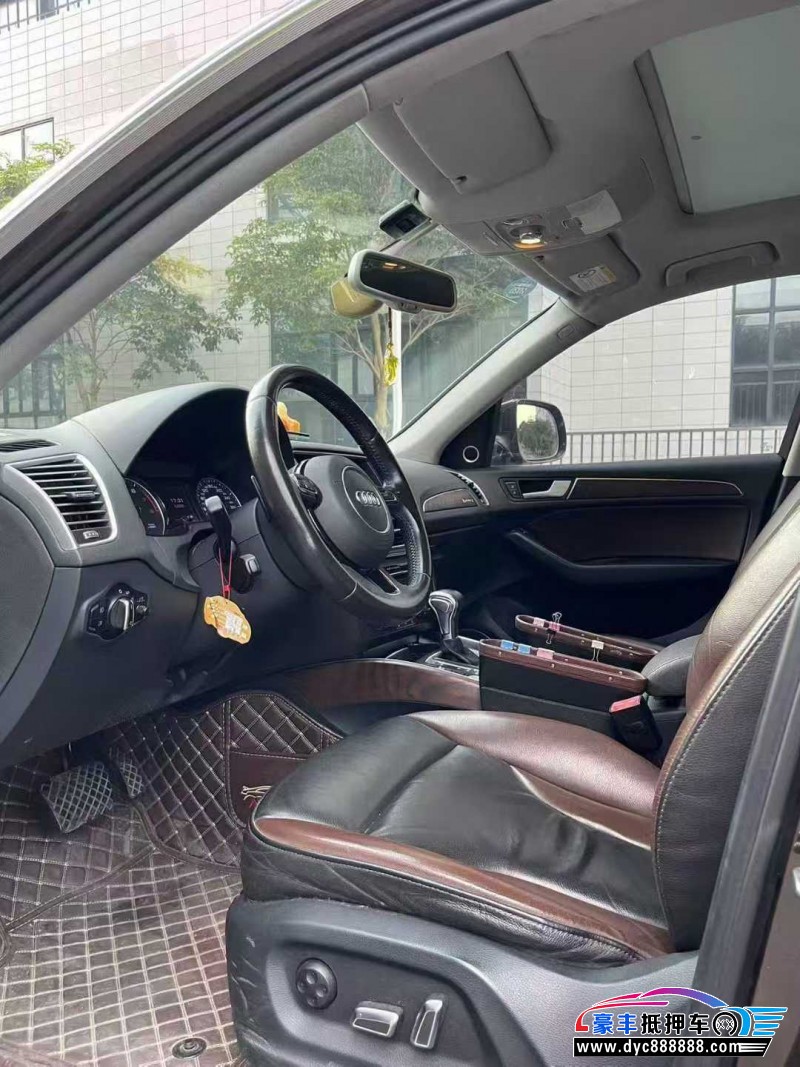 17年奥迪Q5轿车抵押车出售