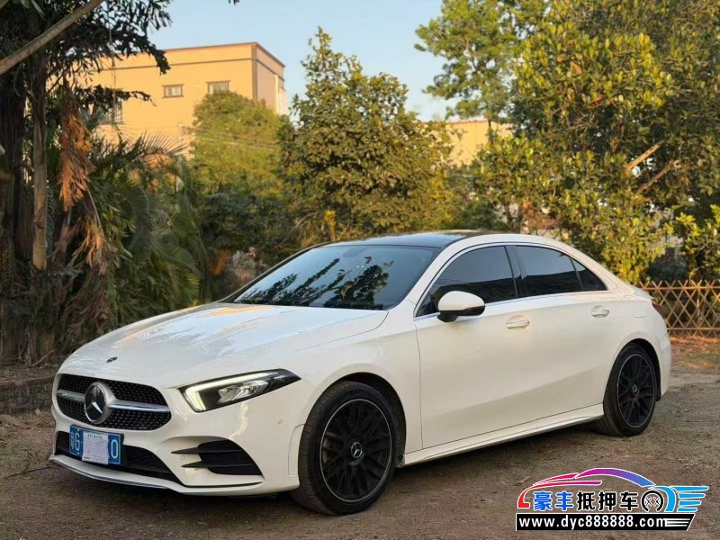 21年奔驰A轿车抵押车出售