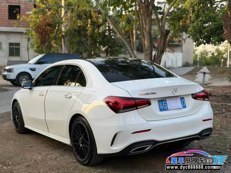 21年奔驰A轿车抵押车出售