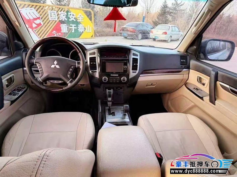 20年三菱帕杰罗轿车抵押车出售