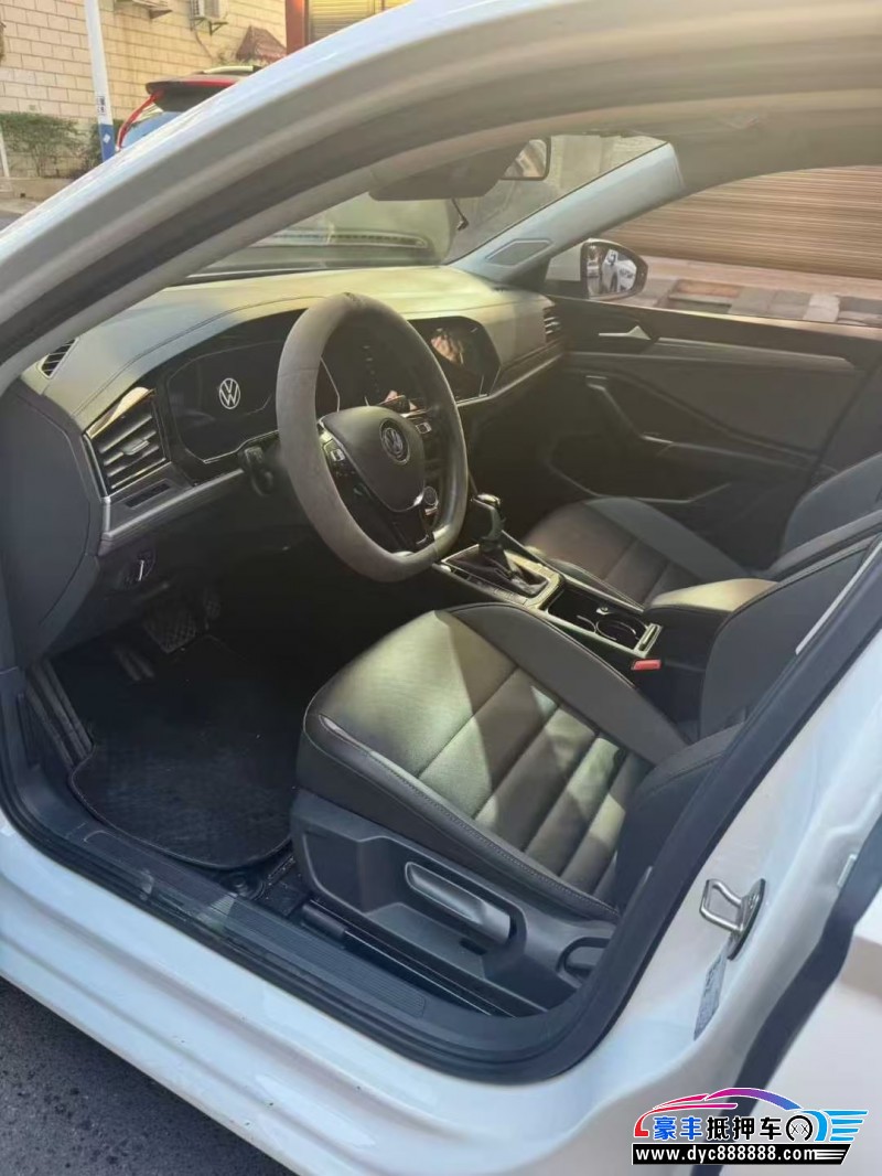 22年大众速腾轿车抵押车出售