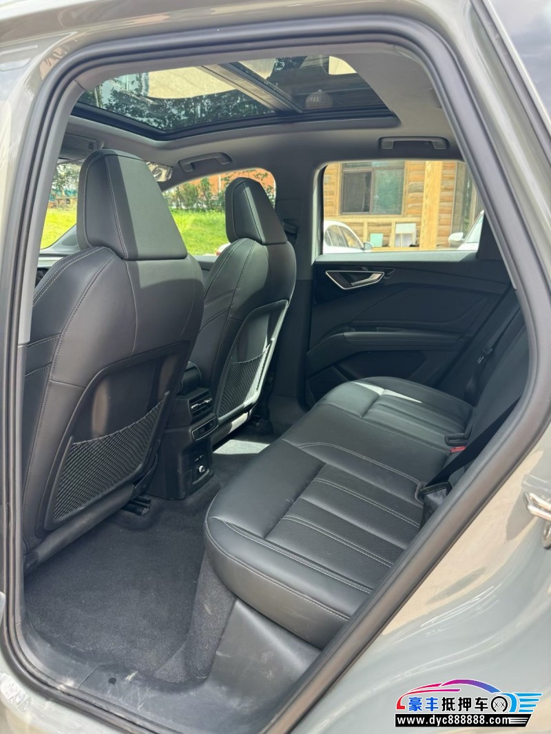 24年奥迪Q4轿车抵押车出售