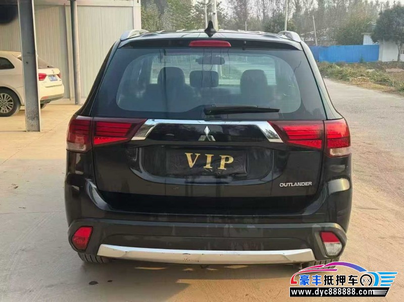 18年三菱欧蓝德轿车抵押车出售