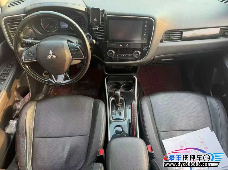 18年三菱欧蓝德轿车抵押车出售