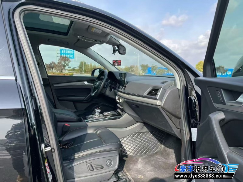 19年奥迪Q5轿车抵押车出售