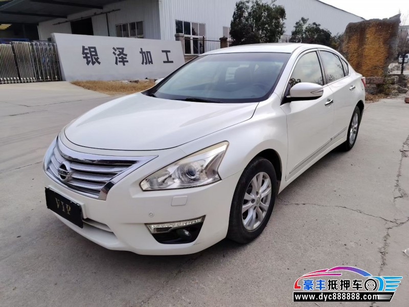 15年日产天籁轿车抵押车出售