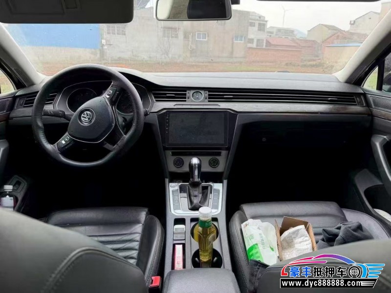 17年大众迈腾轿车抵押车出售