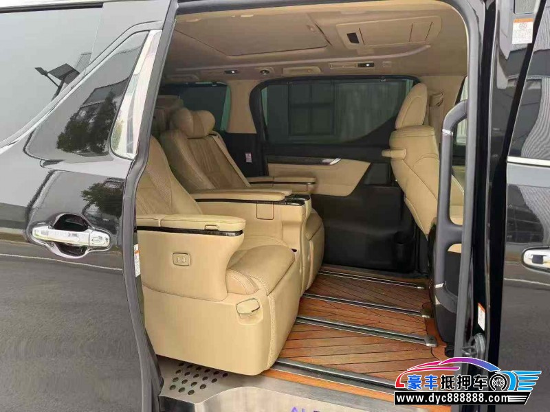 20年丰田埃尔法轿车抵押车出售