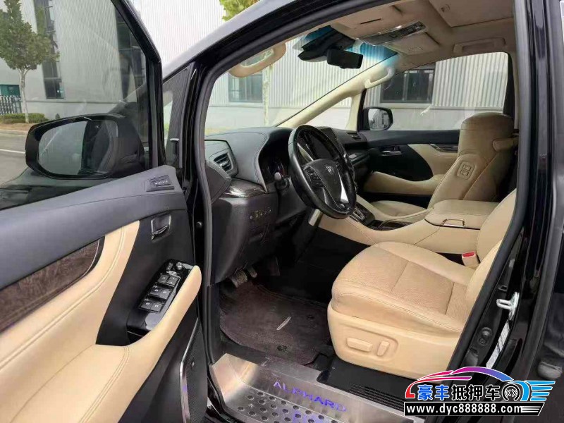 20年丰田埃尔法轿车抵押车出售