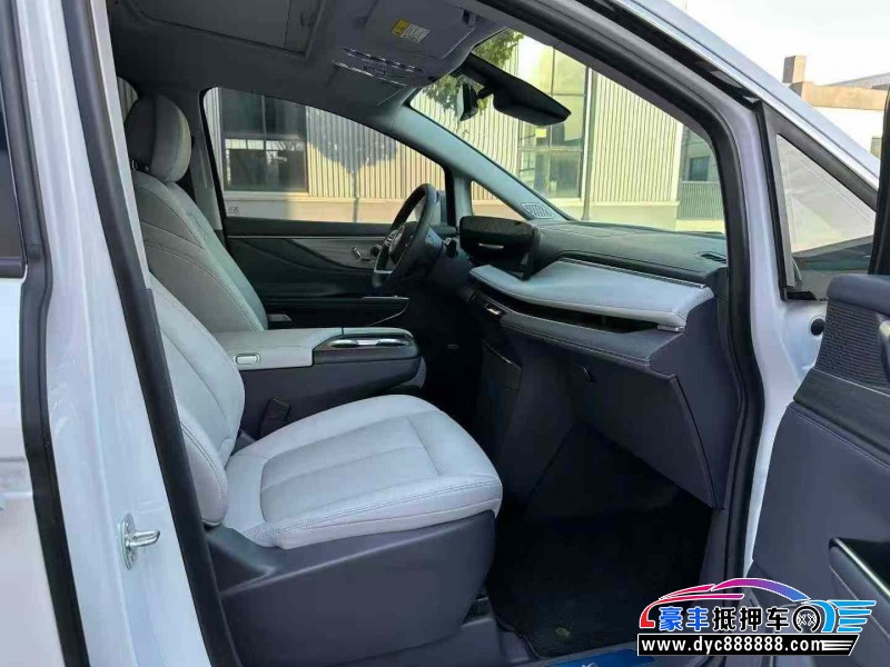 25年别克GL8轿车抵押车出售