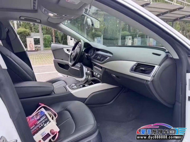 17年奥迪A7轿车抵押车出售