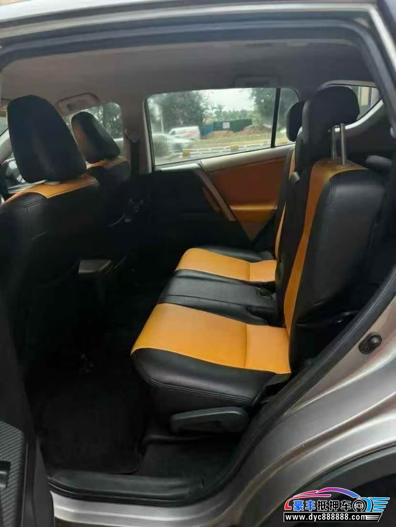 14年丰田RAV4轿车抵押车出售