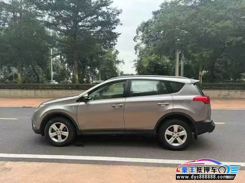 14年丰田RAV4轿车抵押车出售