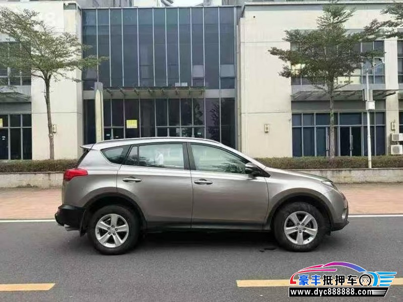 14年丰田RAV4轿车抵押车出售