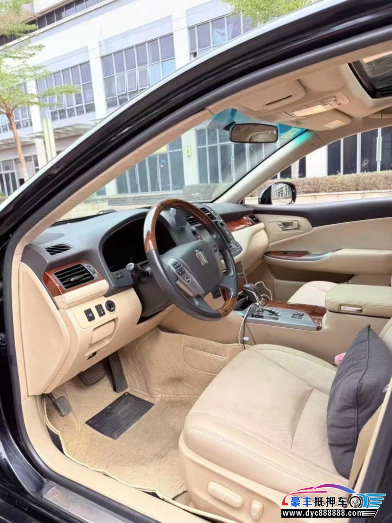 15年丰田皇冠轿车抵押车出售