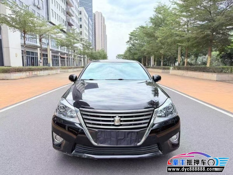 抵押车出售15年丰田皇冠轿车