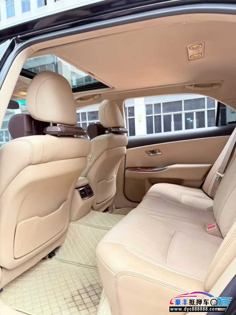 15年丰田皇冠轿车抵押车出售