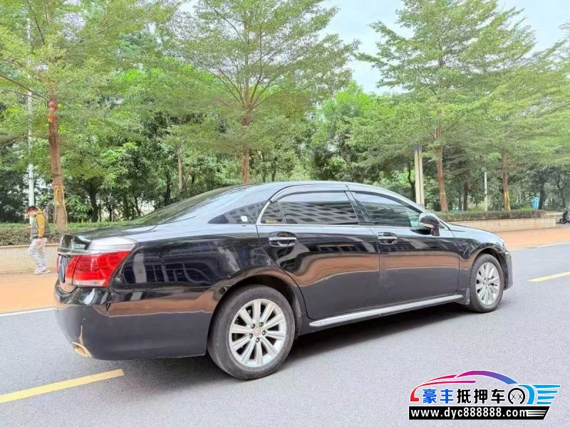 15年丰田皇冠轿车抵押车出售