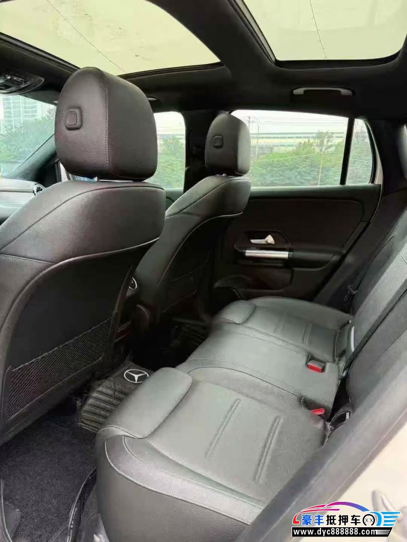 22年奔驰GLA轿车抵押车出售