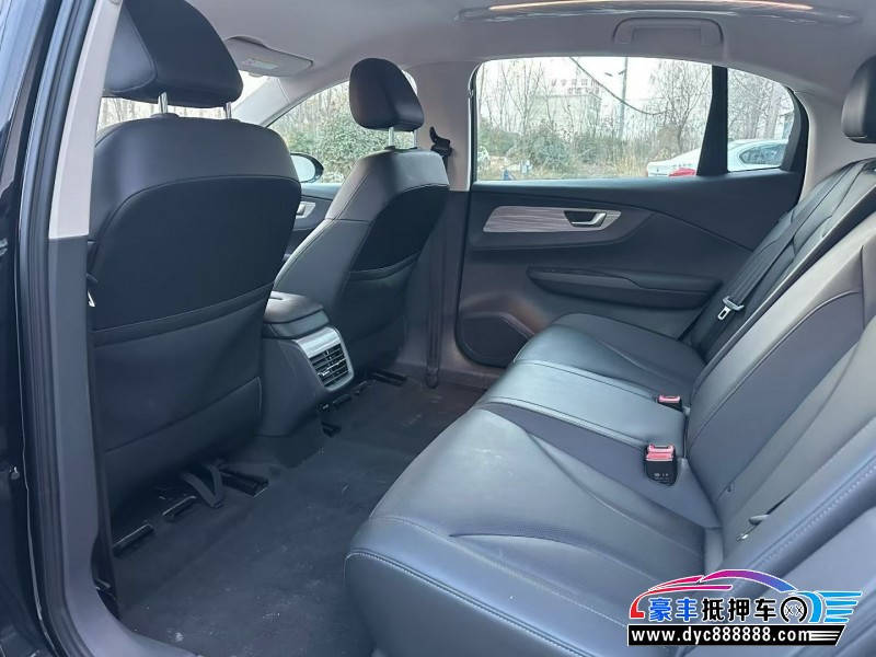 25年红旗EQM5轿车抵押车出售