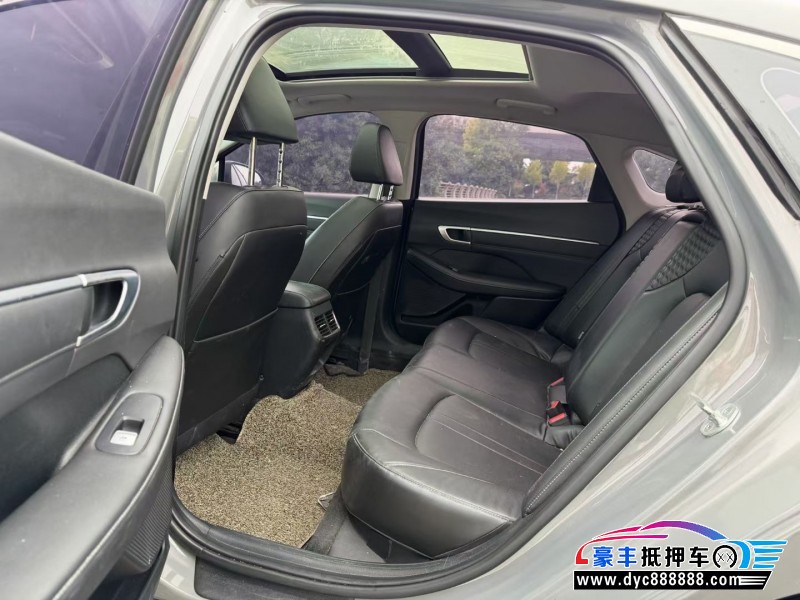 21年现代索纳塔轿车抵押车出售