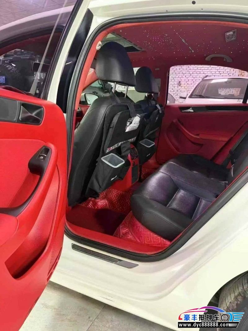 13年大众速腾轿车抵押车出售