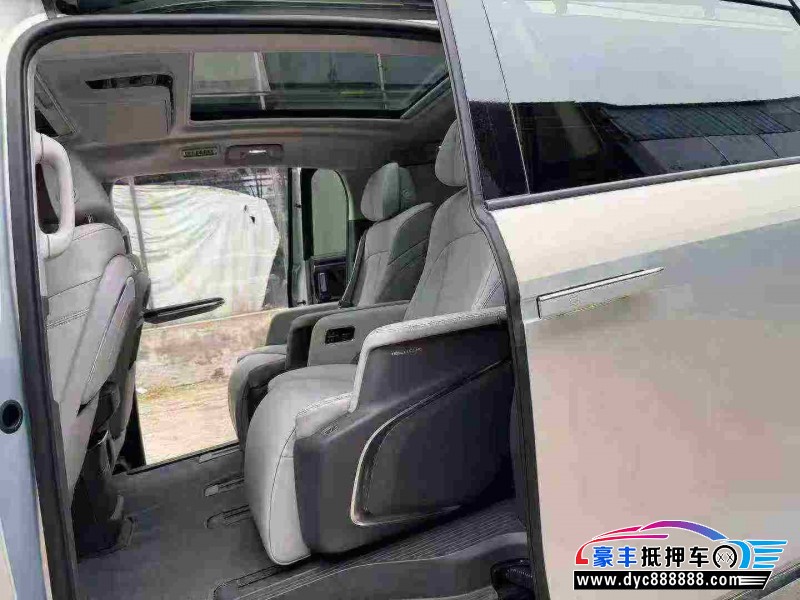 25年别克GL8轿车抵押车出售