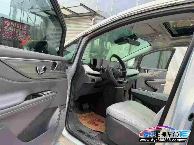 25年别克GL8轿车抵押车出售