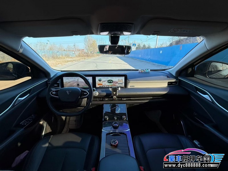 23年哪吒U轿车抵押车出售