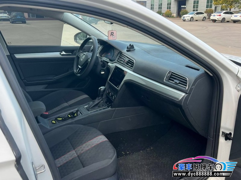 22年大众凌渡轿车抵押车出售