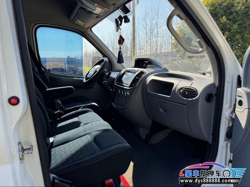 21年上汽大通V80轿车抵押车出售