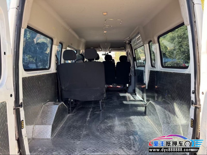 21年上汽大通V80轿车抵押车出售