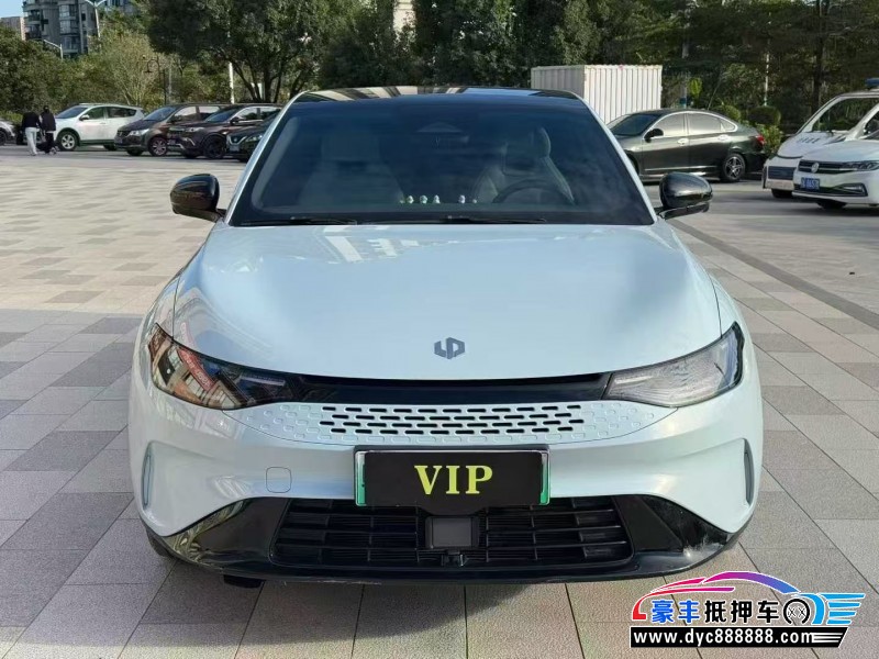 抵押车出售24年零跑c01轿车