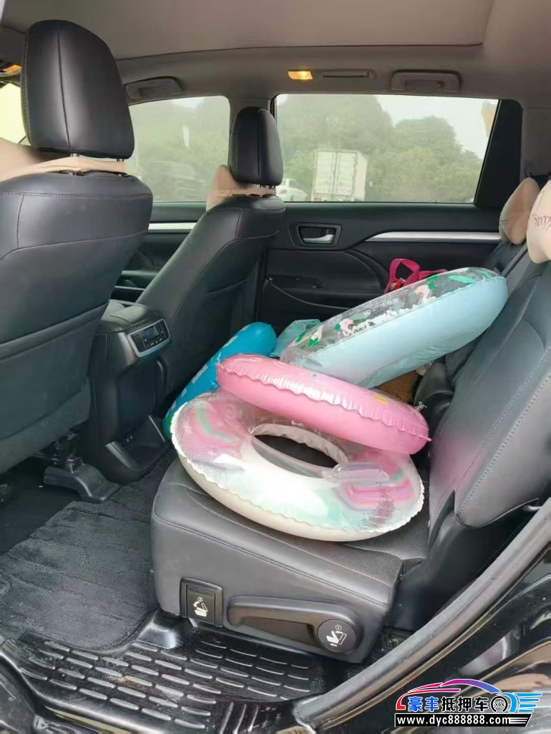 18年丰田汉兰达轿车抵押车出售