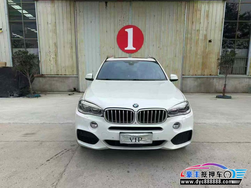 抵押车出售17年宝马X5轿车