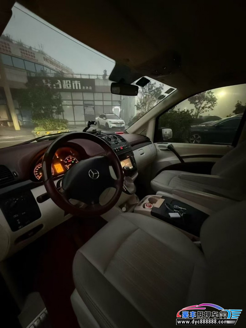 15年奔驰威霆轿车抵押车出售