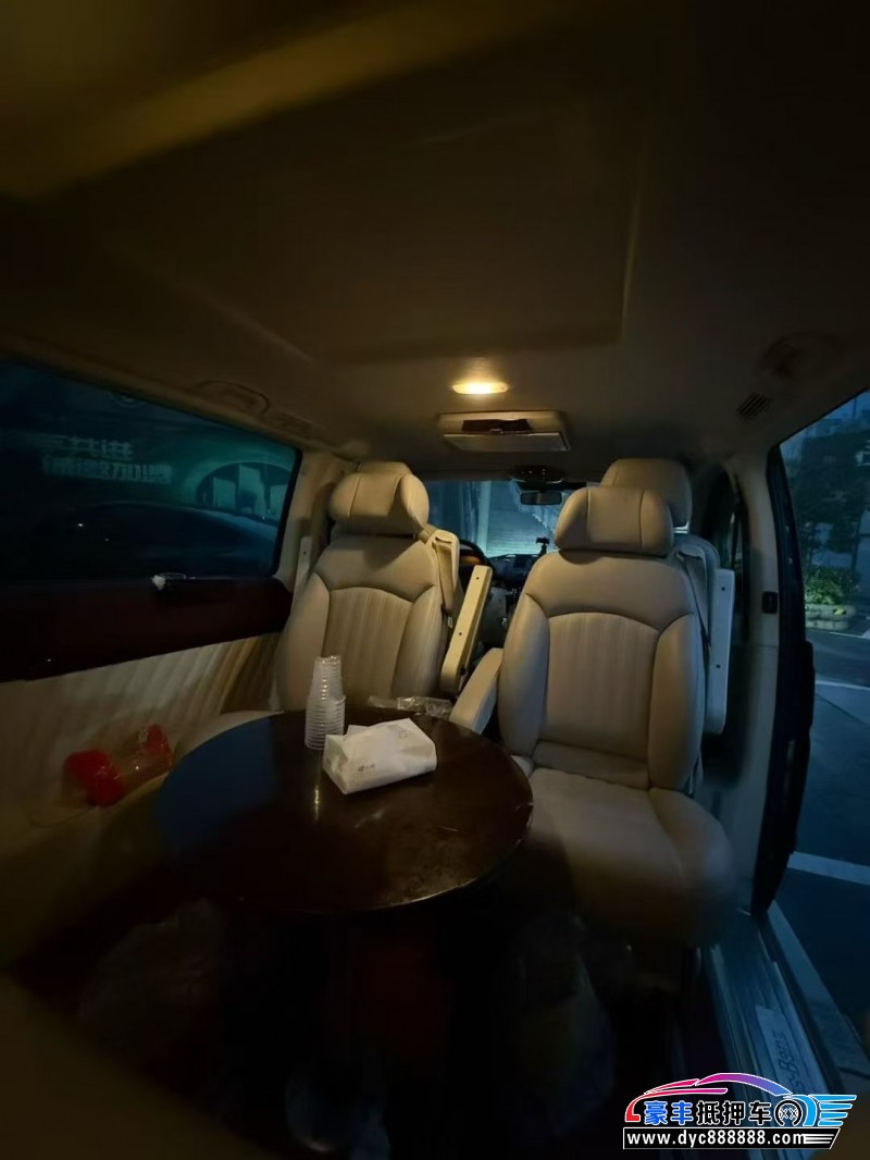 15年奔驰威霆轿车抵押车出售