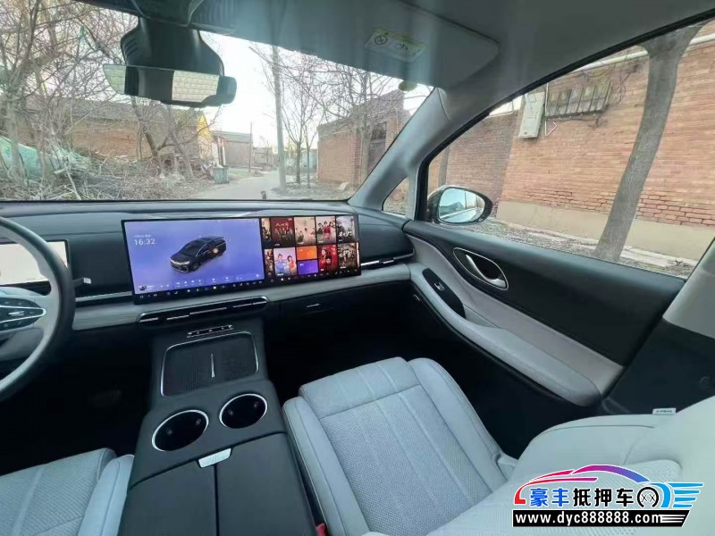 25年岚图梦想家轿车抵押车出售