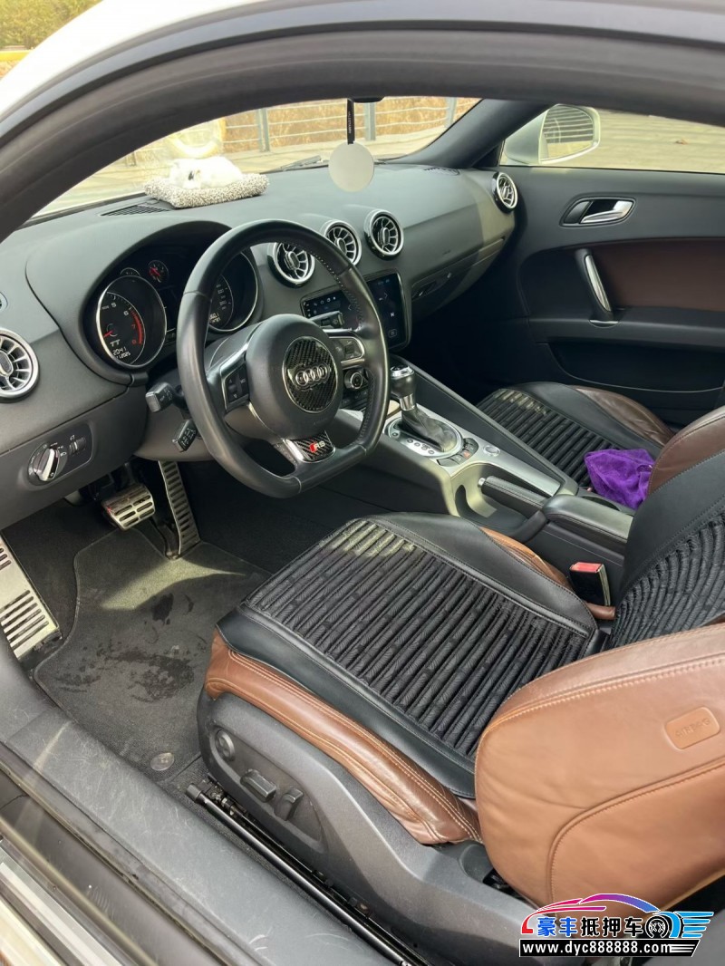 14年奥迪TT轿车抵押车出售