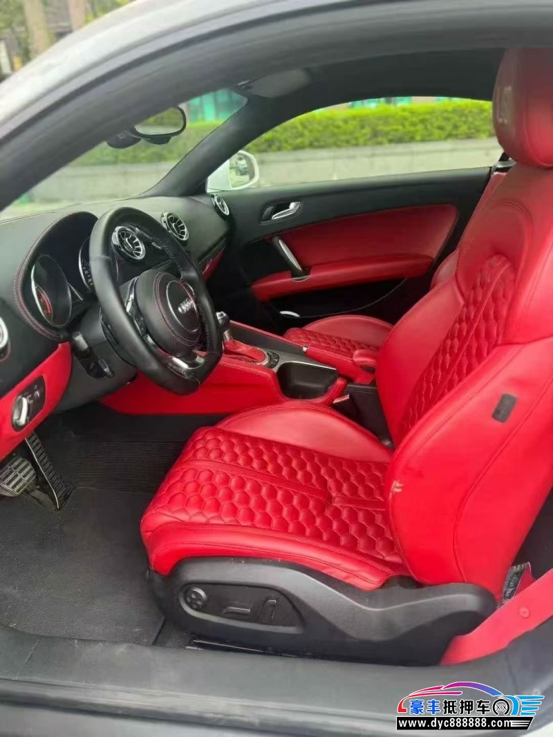 12年奥迪TT轿车抵押车出售