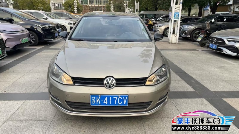 抵押车出售17年大众高尔夫轿车